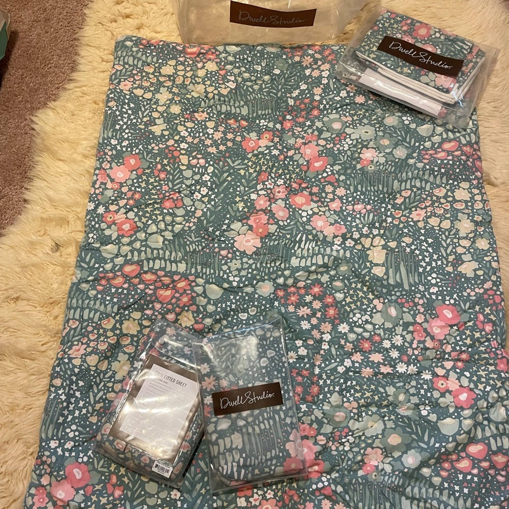 DwellStudio / Dwell Studio Posey Floral Crib Set - Blanket, Crib Skirt, 2 Sheets